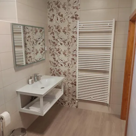 مزرعة للإقامة Tourist Farm Pri Andrejevih Narin
