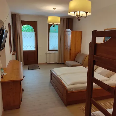 Tourist Farm Pri Andrejevih مزرعة للإقامة *